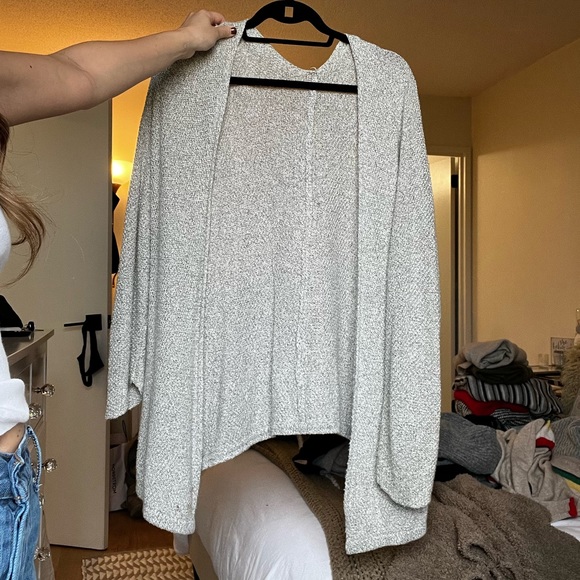 Brandy Melville Grey Cardigan - Picture 3 of 3